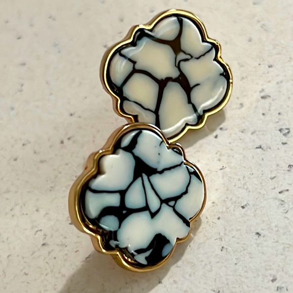 NWT Navy & White Marble Glass Post Earrings. - Picture 4 of 5